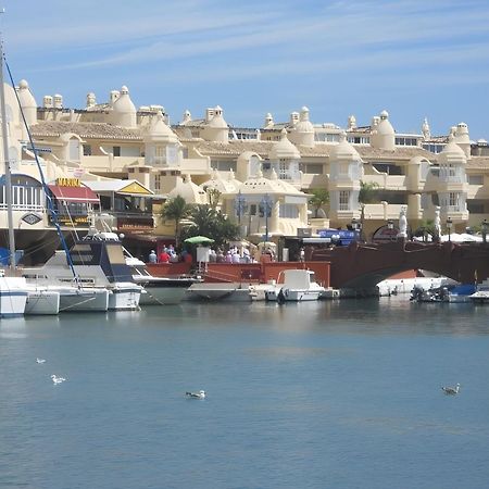 Next To Puerto Marina And The Beach 贝纳尔马德纳 外观 照片