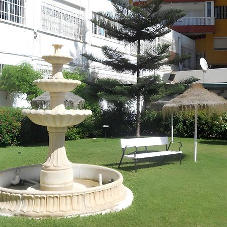 Next To Puerto Marina And The Beach 贝纳尔马德纳 外观 照片
