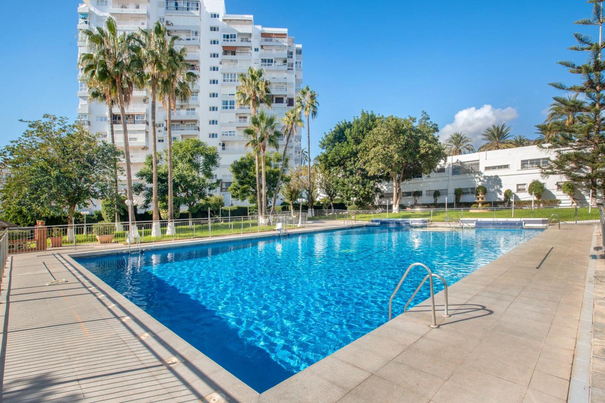 Next To Puerto Marina And The Beach 贝纳尔马德纳 外观 照片