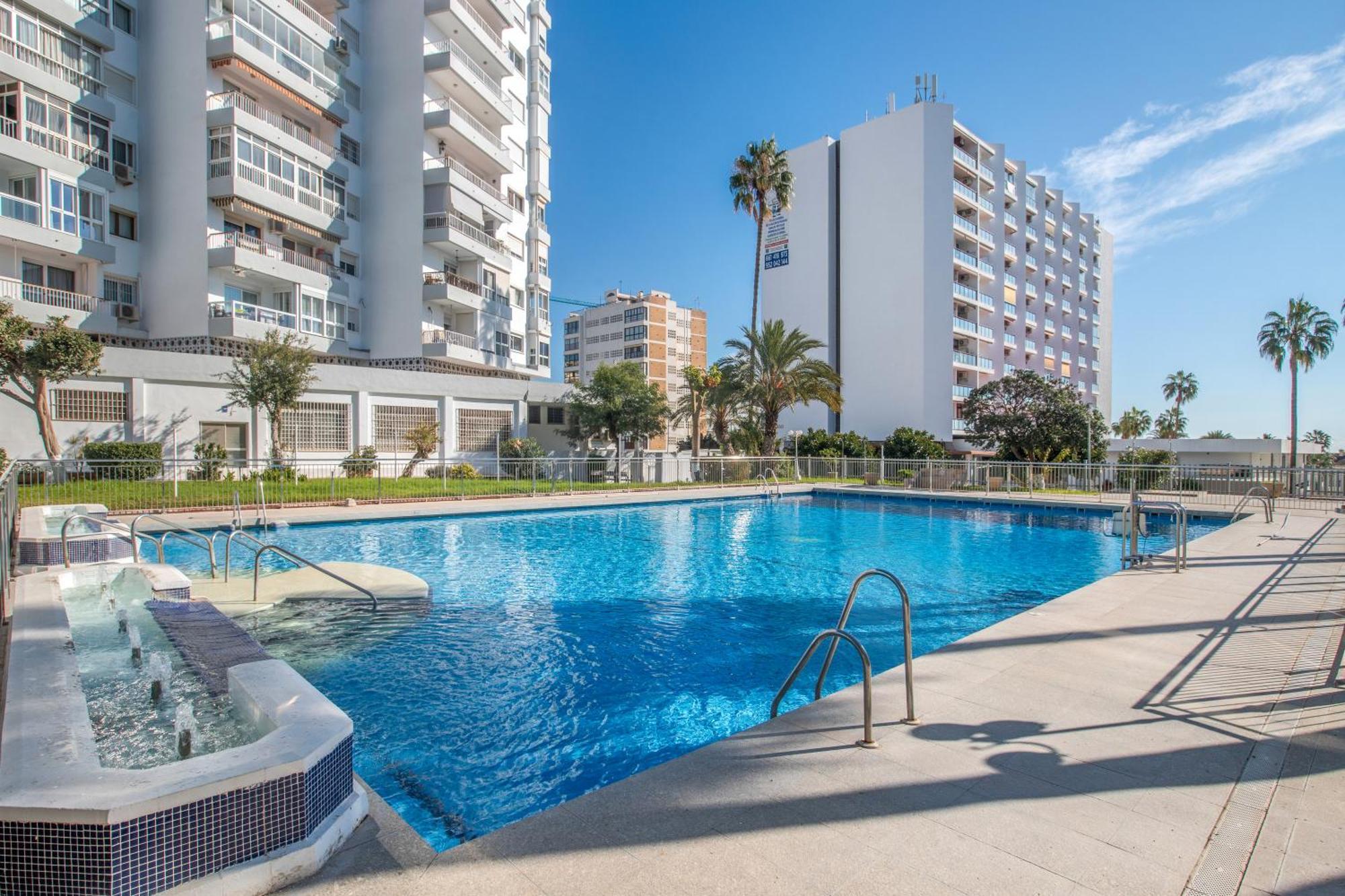 Next To Puerto Marina And The Beach 贝纳尔马德纳 外观 照片