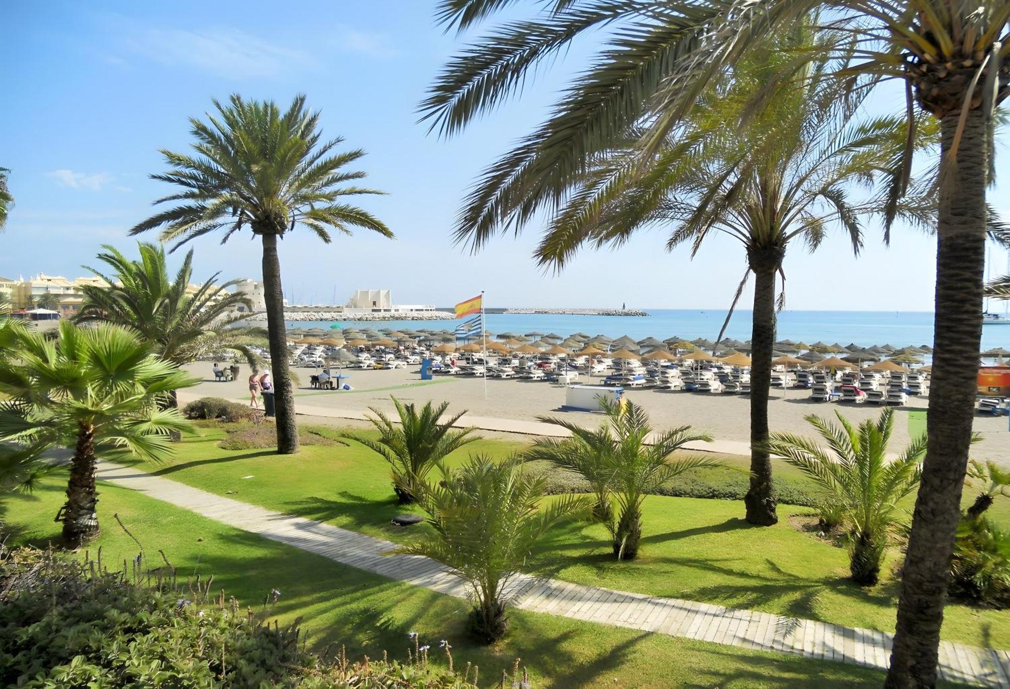 Next To Puerto Marina And The Beach 贝纳尔马德纳 外观 照片