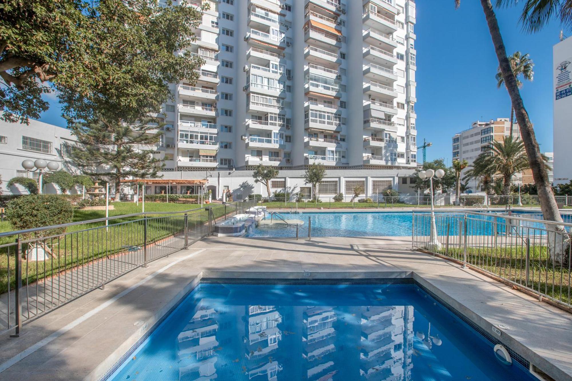 Next To Puerto Marina And The Beach 贝纳尔马德纳 外观 照片