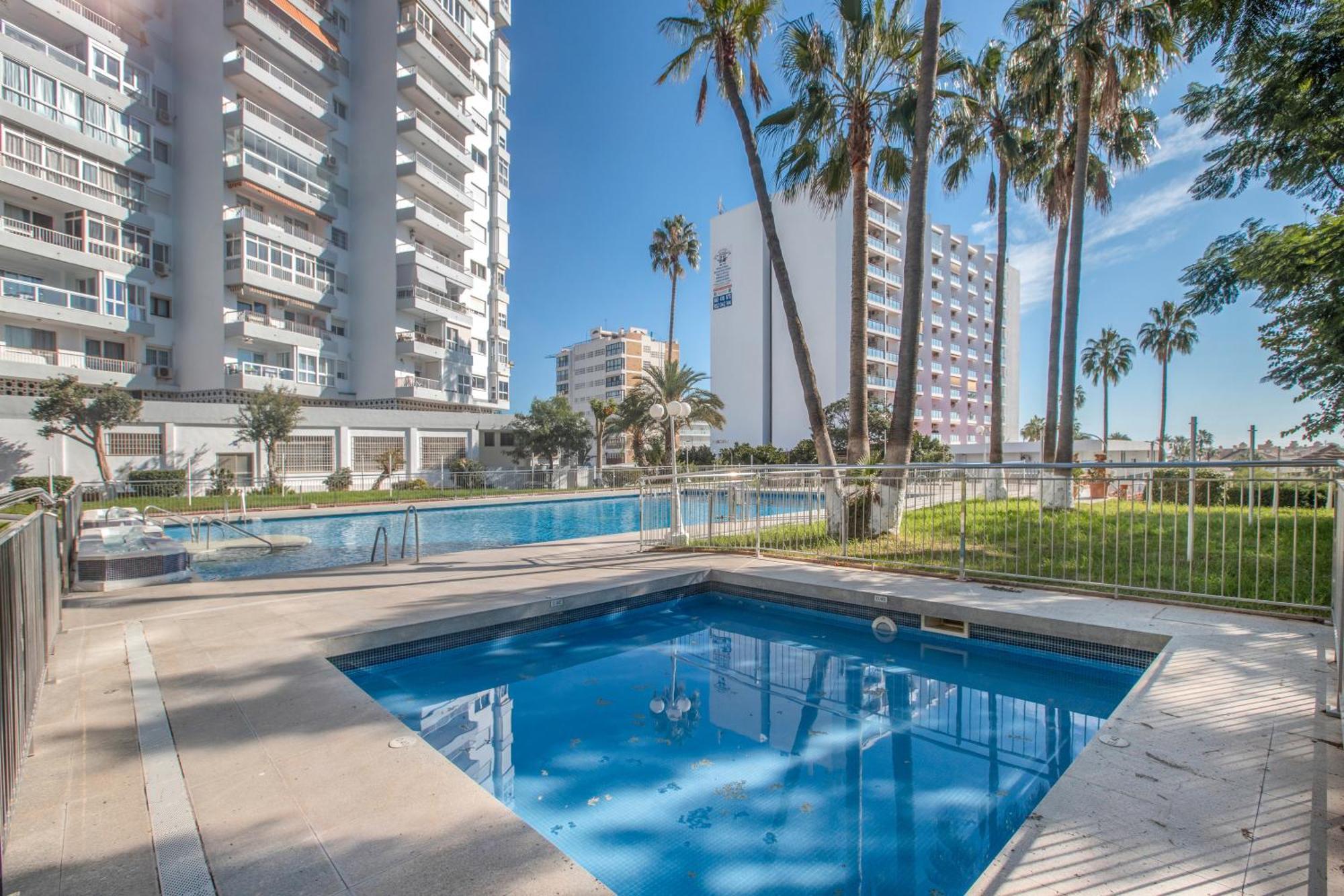 Next To Puerto Marina And The Beach 贝纳尔马德纳 外观 照片